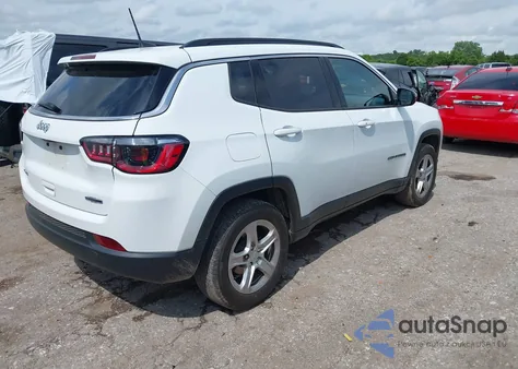2023 Jeep Compass Latitude 4X4 z USA, uszkodzony, nr VIN 3C4NJDBN5PT514975